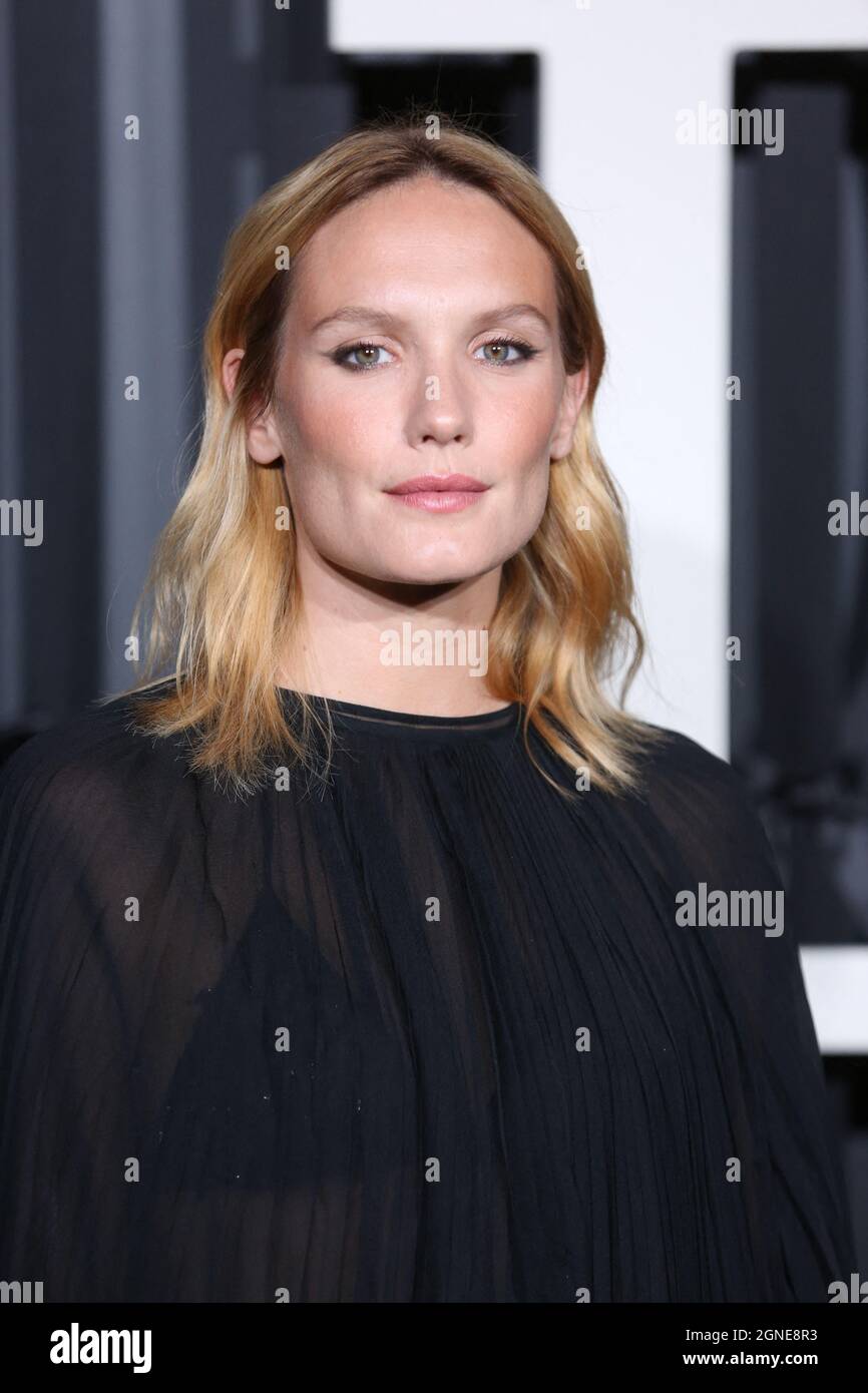 Paris, Frankreich. September 2021. Ana Girardot nimmt am 24. September 2021 an der Eröffnungsgala der Opera Garnier in Paris, Frankreich, Teil. Foto von Jerome Domine/ABACAPRESS.COM Quelle: Abaca Press/Alamy Live News Stockfoto