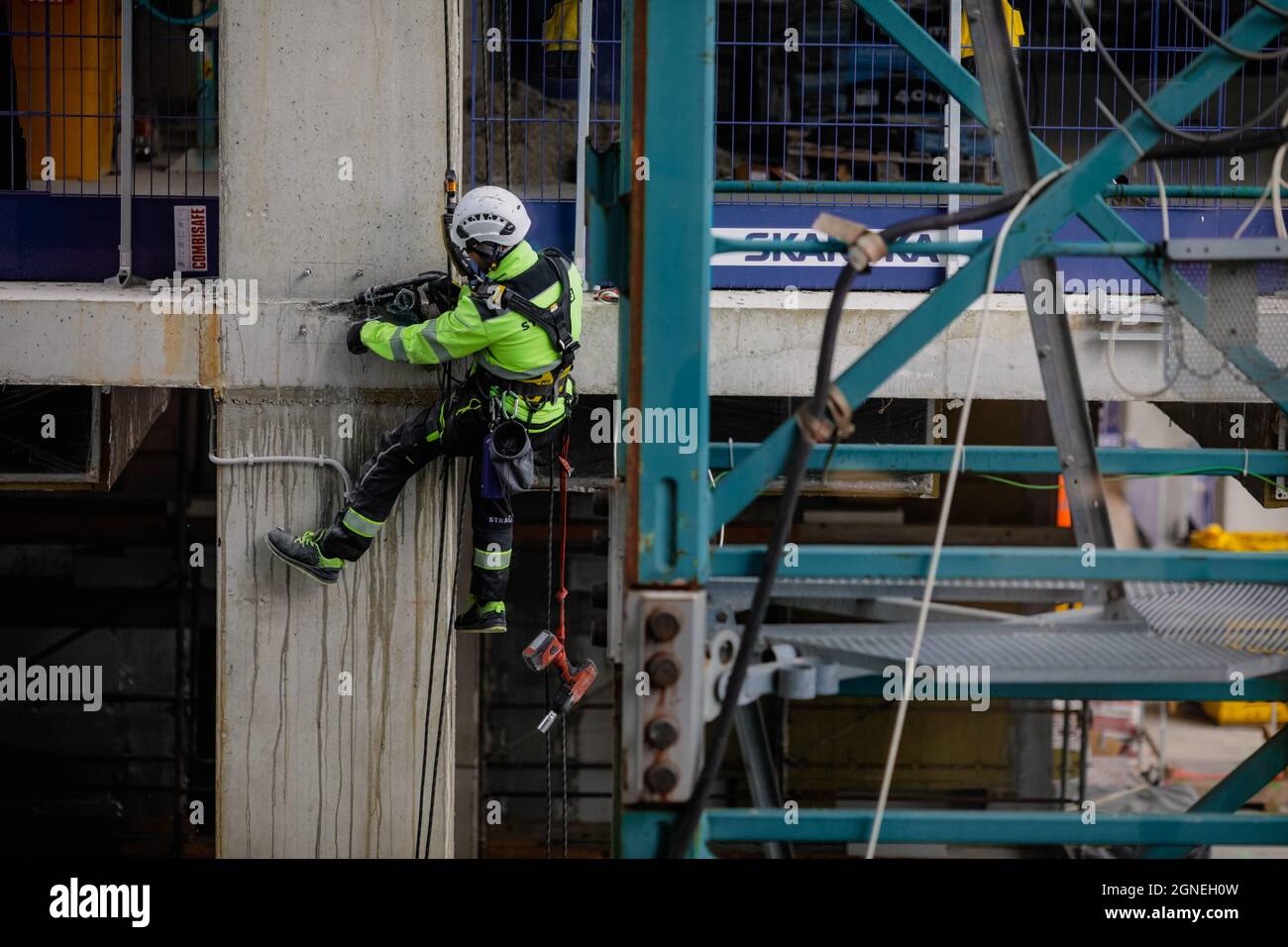 Bucharest, Romania - September 23, 2021: Construction worker on a construction site in Bucharest. Stockfoto