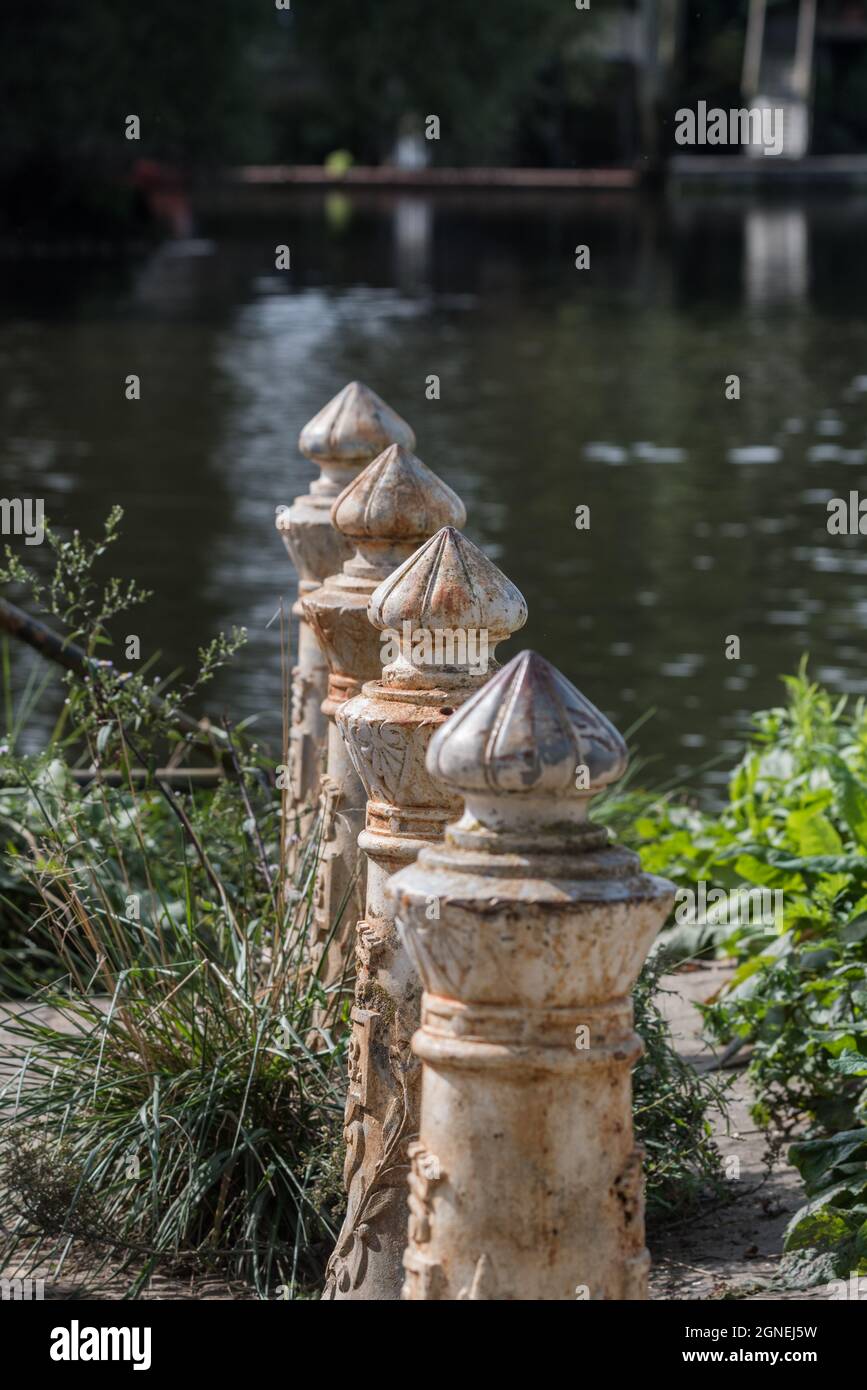 Poller in der Nähe der Themse in Richmond upon Thames, Surrey Stockfoto