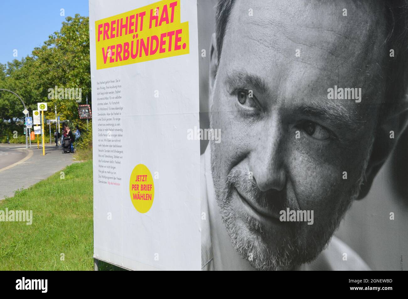 Kampagnenbanner von Christian Lindner (Freie Demokratische Partei) am Prellerweg in Schöneberg, Berlin, Deutschland - 8. September 2021. Stockfoto