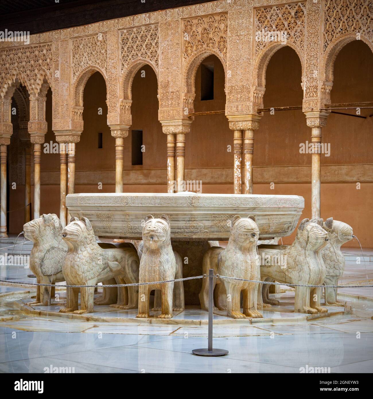 Löwenbrunnen in der Alhambra in Granada, Spanien Stockfoto