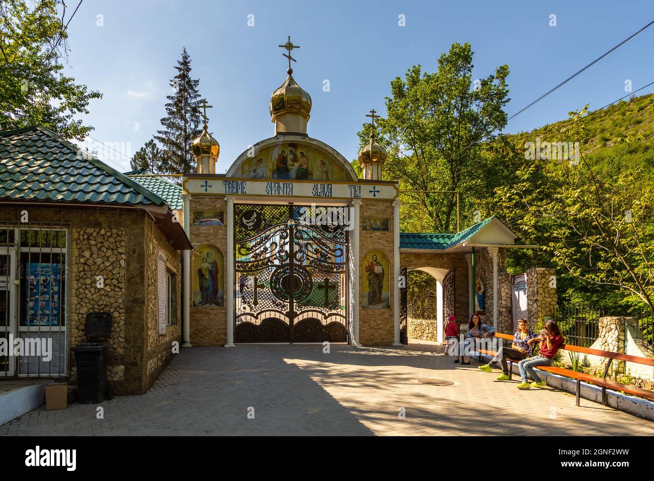 Saharna, Republik Moldau - 01. Mai 2016: Blick auf das Kloster Saharna, Heilige Dreifaltigkeit. Die größten Zentren für religiöse Wallfahrten in Moldawien. Stockfoto