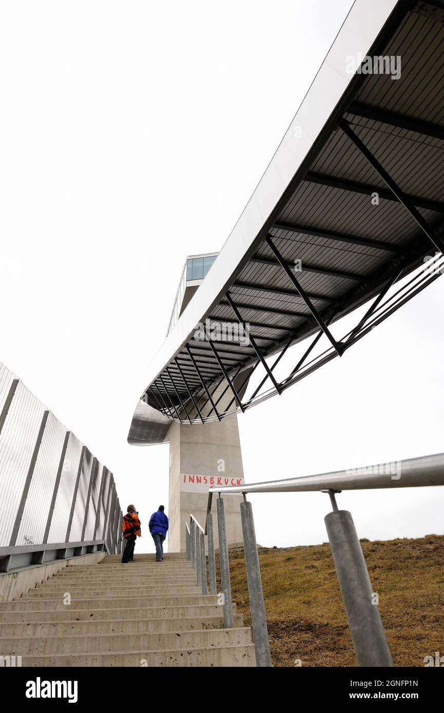 ÖSTERREICH. TIROL. INNSBRUCK. BERGISEL-SCHANZE DER ARCHITEKTIN ZAHA HADID Stockfoto