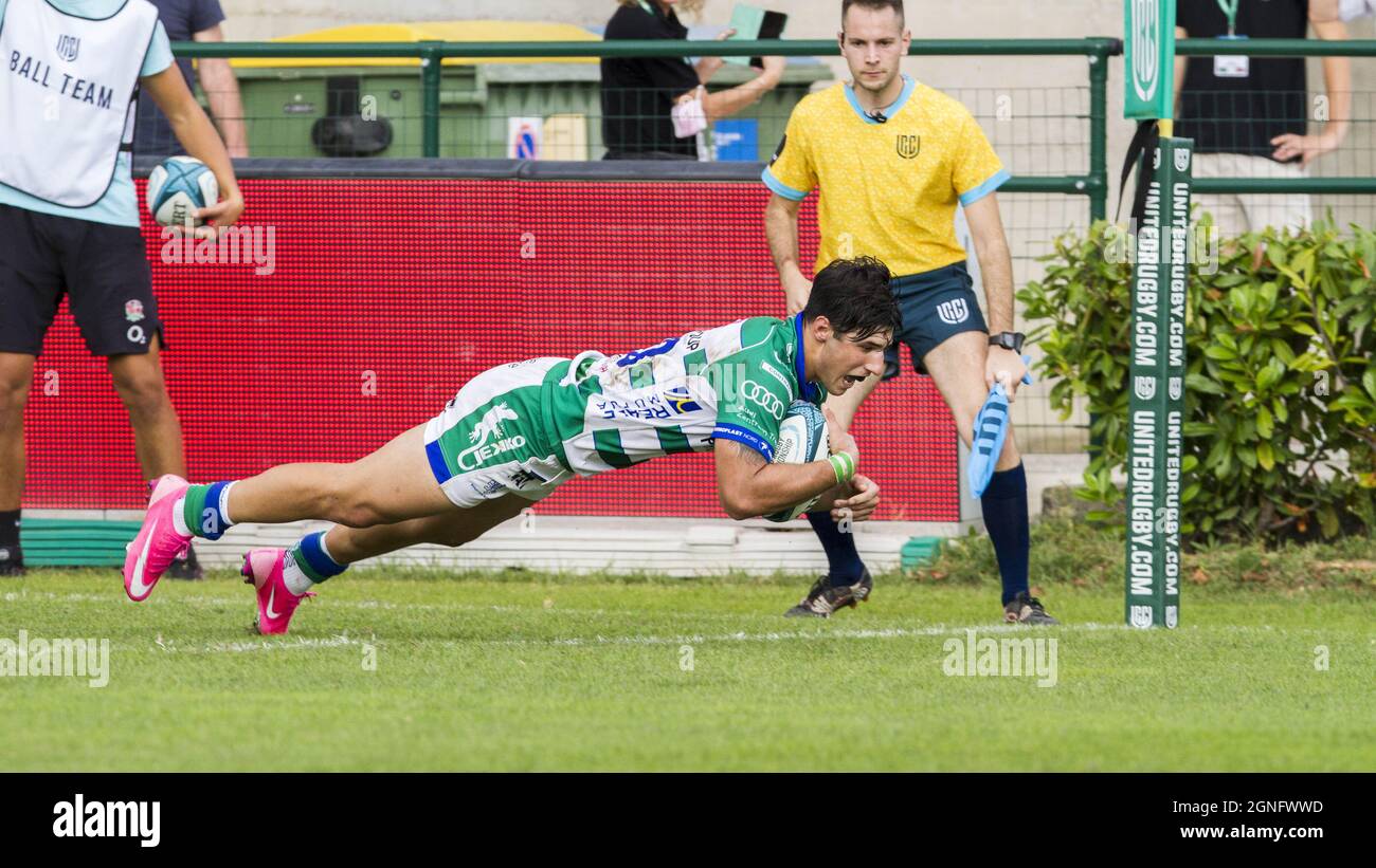 Monigo Stadium, Treviso, Italien, 25. September 2021, Tommaso Menoncello Probieren Sie während des Spiels Benetton Rugby gegen DHL Stormers - United Rugby Championship aus Stockfoto