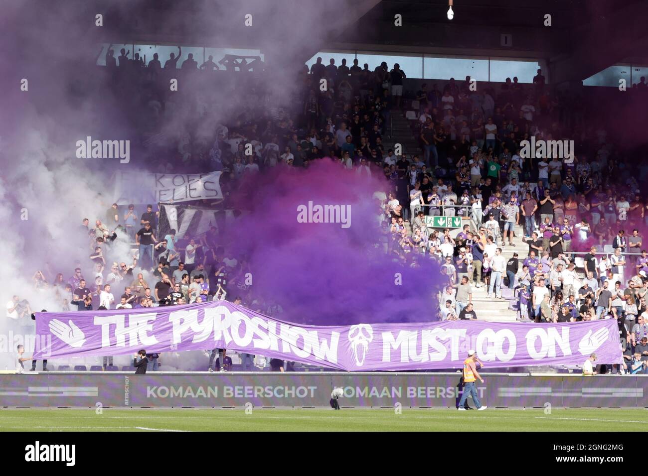 ANTWERPEN, BELGIEN - 25. SEPTEMBER: Fans während des Jupiler Pro League-Spiels zwischen Beerkot v.a. und KAS Eupen am 25. September 2021 im Olympischen Stadion in Antwerpen, Belgien (Foto: Perry van de Leuvert/Orange Picts) Stockfoto