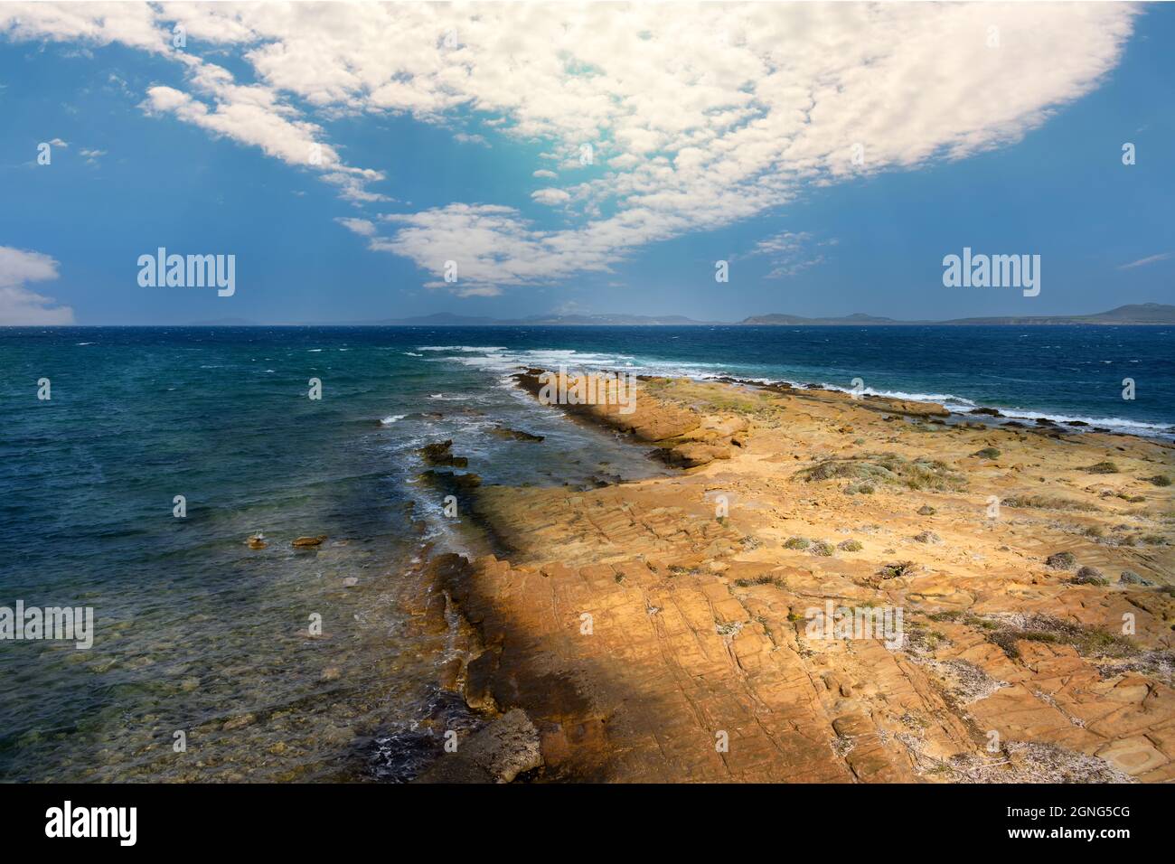 Sedimentgestein mit verschiedenen kreisförmigen Mustern auf der Insel Lemnos Stockfoto