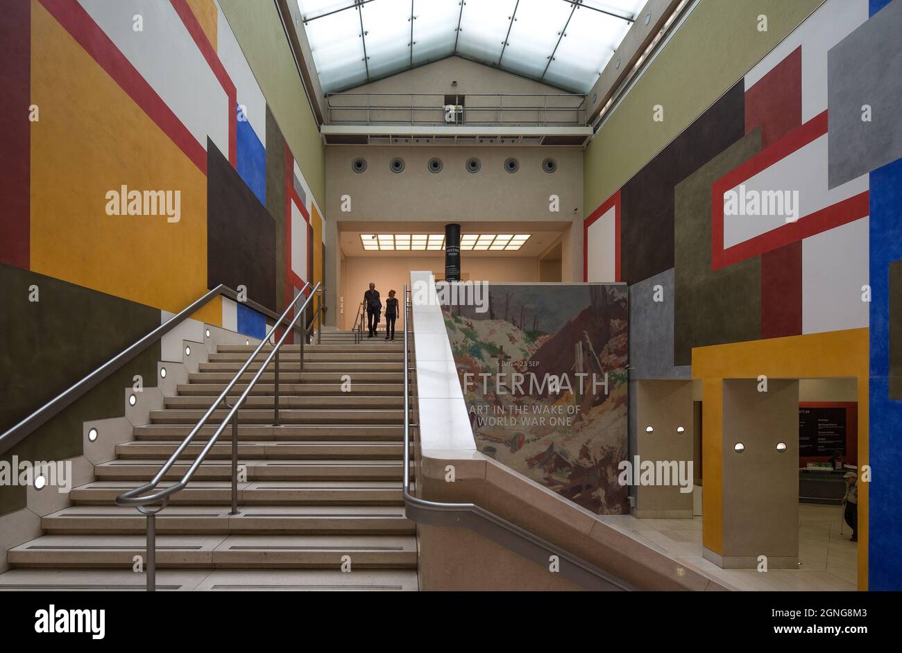 London, Tate Britain Kunstmuseum 1893-97 von Sidney R. J. Smith errichtet farbige Wandgestaltung im Haupttreppenhaus von David Tremlett: „Drawing for Stockfoto
