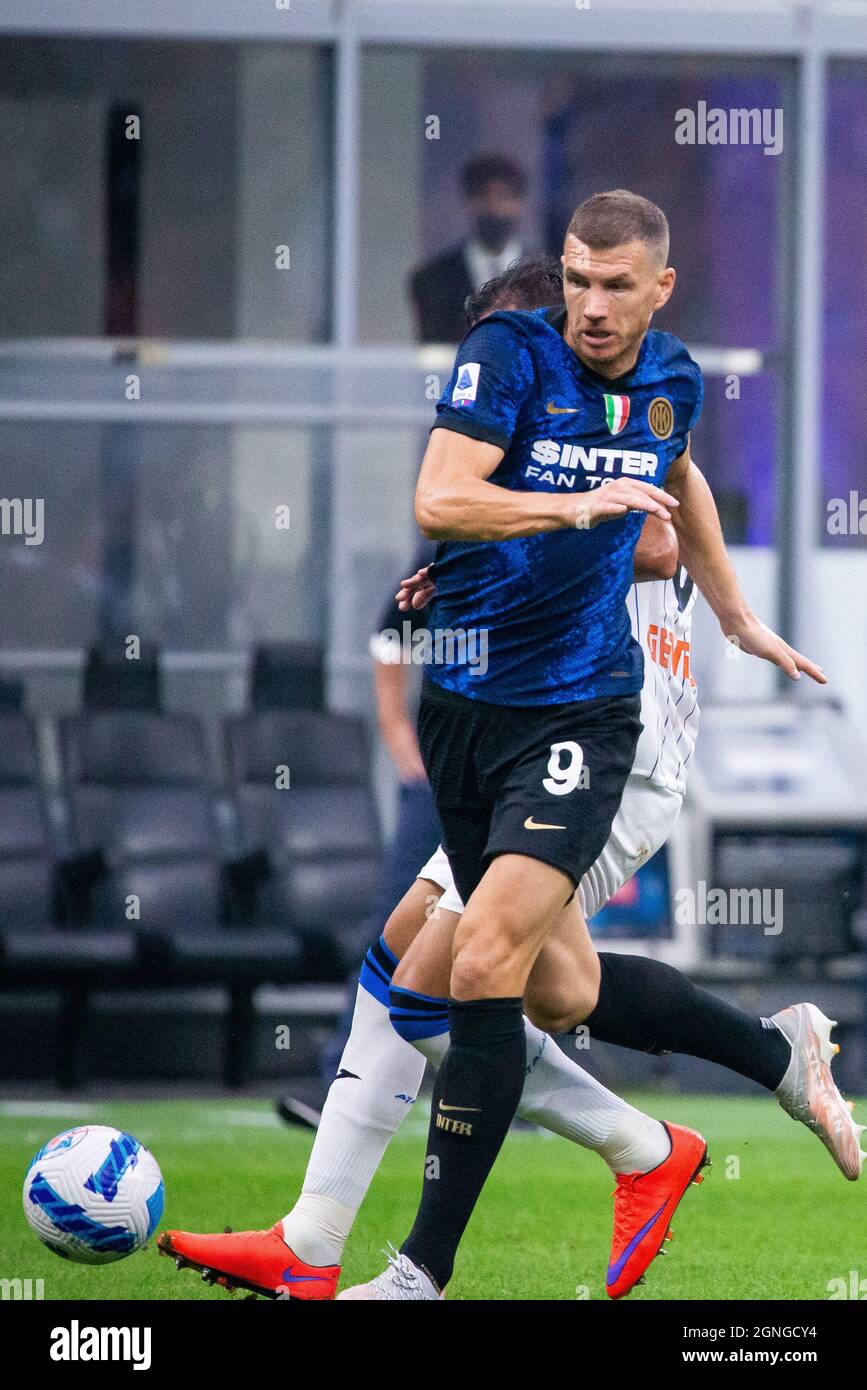 Mailand, Italien - september 25 2021 - Serie A Spiel F.C. Internazionale - Atalanta BC San Siro Stadion - dzeko edin in Aktion während des Spiels Stockfoto