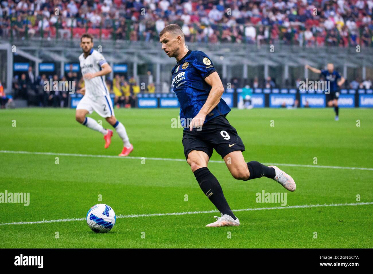 Mailand, Italien - september 25 2021 - Serie A Spiel F.C. Internazionale - Atalanta BC San Siro Stadion - dzeko edin in Aktion während des Spiels Stockfoto