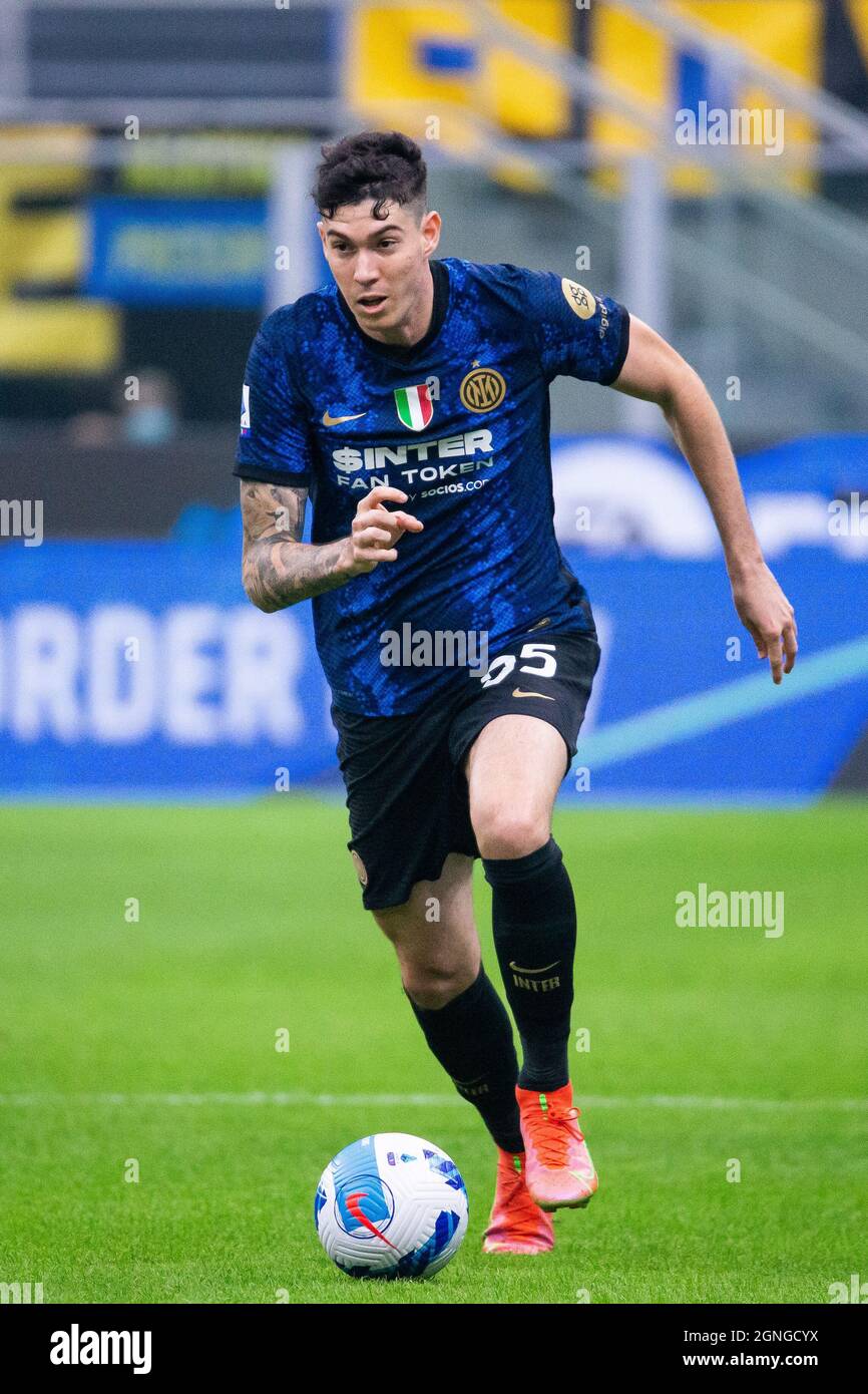 Mailand, Italien - september 25 2021 - Serie A Spiel F.C. Internazionale - Atalanta BC San Siro Stadium - Bastoni alessandro in Aktion während des Spiels Stockfoto
