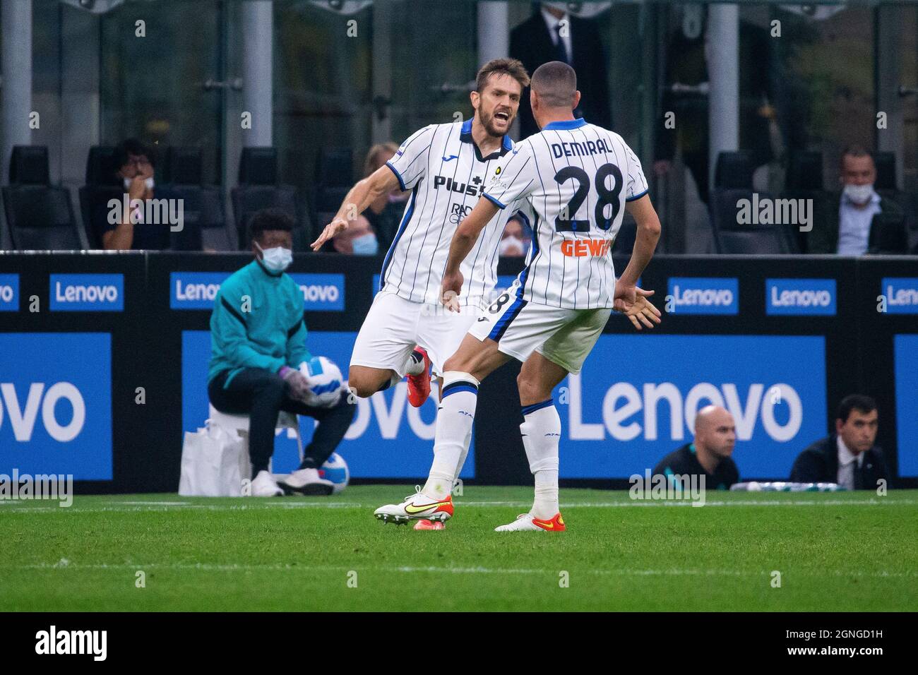 Mailand, Italien - september 25 2021 - Serie A Spiel F.C. Internazionale - Atalanta BC San Siro Stadion - toloi rafael atalanta bc feiert Tor 1-2 Stockfoto