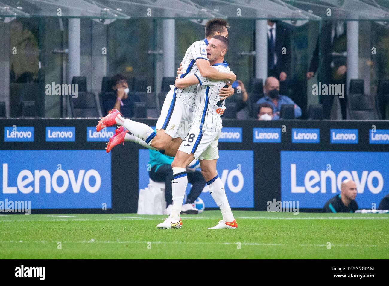 Mailand, Italien - september 25 2021 - Serie A Spiel F.C. Internazionale - Atalanta BC San Siro Stadion - toloi rafael atalanta bc feiert Tor 1-2 Stockfoto