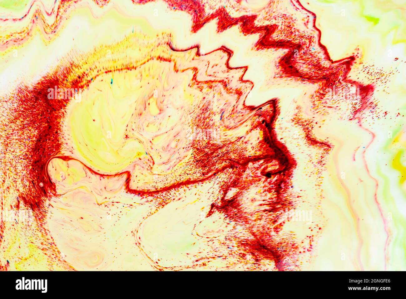 Abstrakter gelb-roter Hintergrund. Abstrakte Farbtinte, psychedelischer Hintergrund. Flüssige Kunst Stockfoto