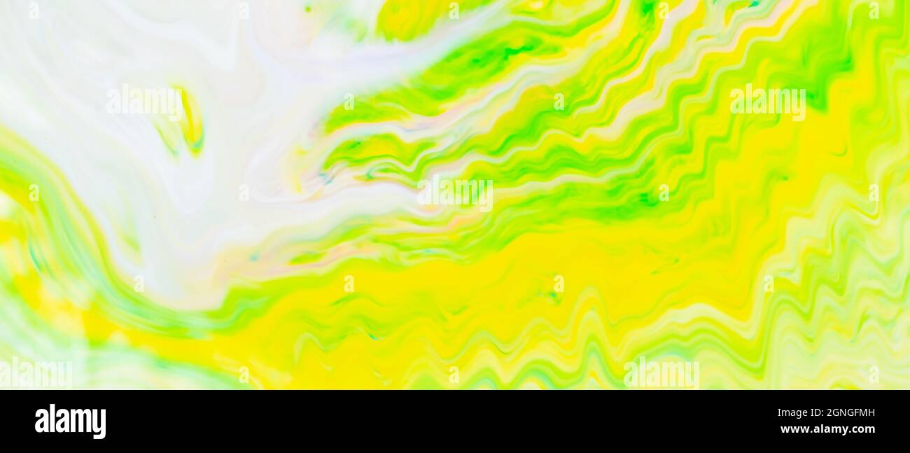 Abstrakter gelb-grüner flüssiger Hintergrund. Grünes Farbmuster mit zyklischen Wirbeln. Trendige Tapete. Eco-Konzept Stockfoto