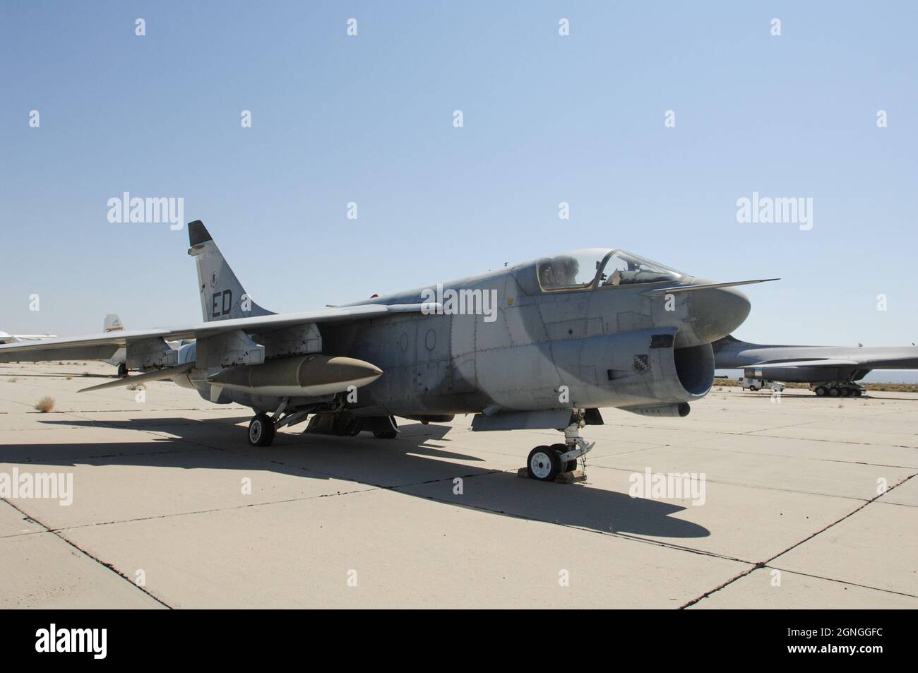 A-7 Corsair II auf dem Asphalt der South Base, Edwards Air Force Base, Kalifornien. Stockfoto