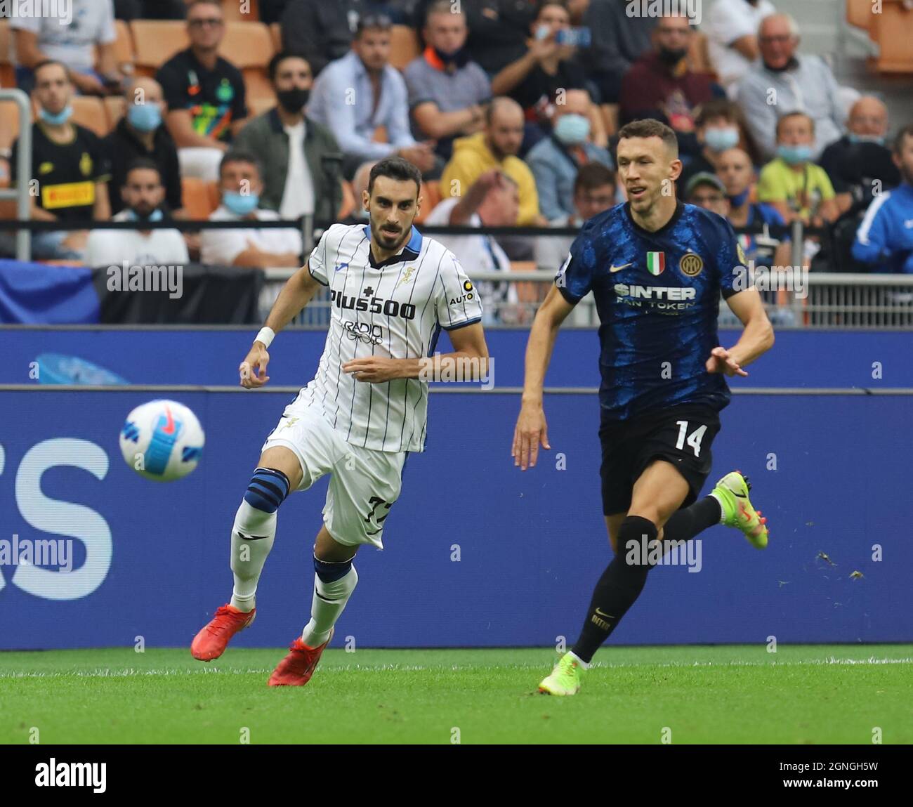 MAILAND ITALIEN- September 26 Giuseppe Meazza Davide zappacosta gegen Ivan Perisic während der Serie Ein Spiel zwischen FC Inter und Atalanta BC im Stadio Giuseppe Meazza am 26. September 2021 in Mailand, Italien. Stockfoto