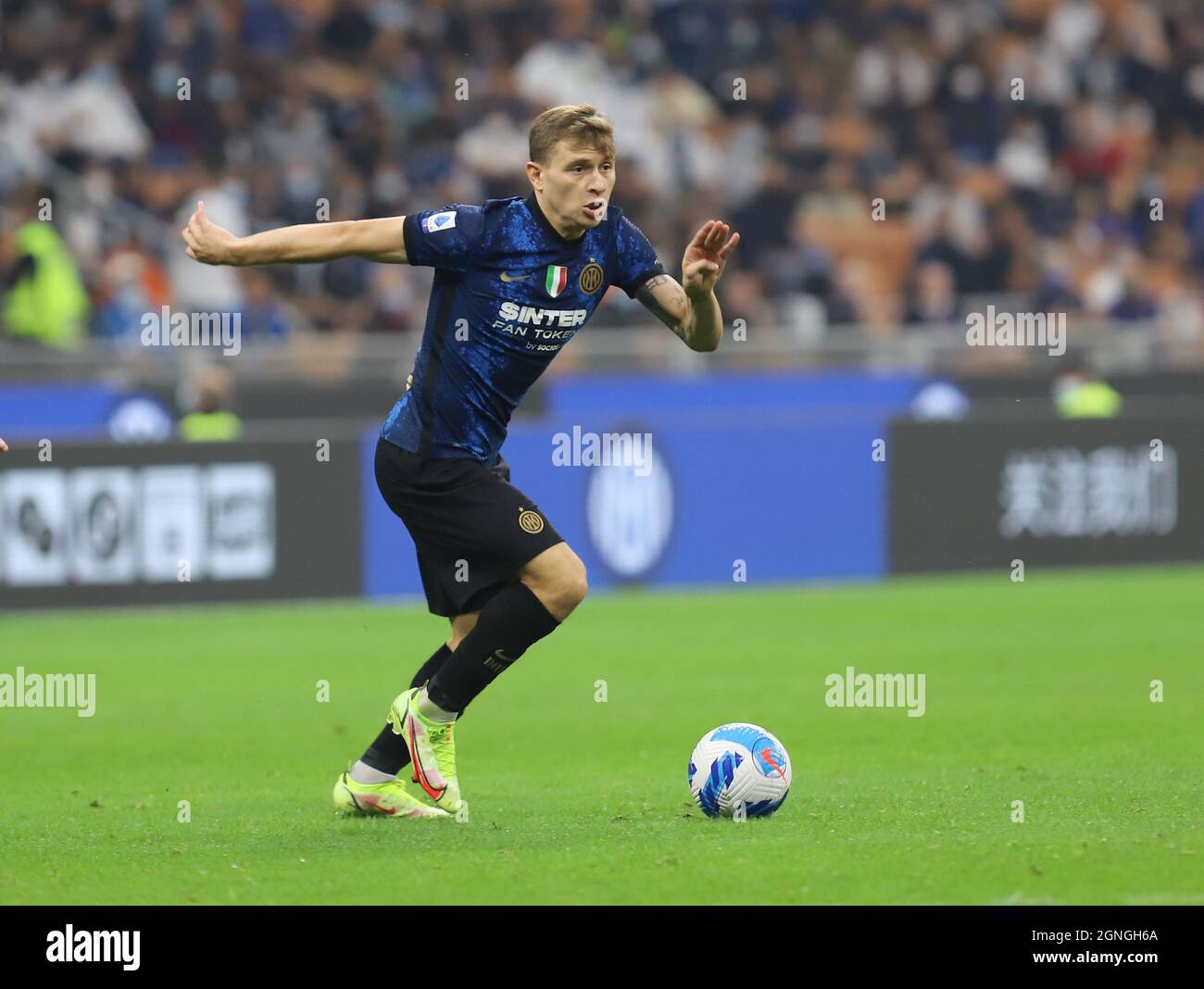 MAILAND ITALIEN- September 26 Giuseppe Meazza Nicolo Barella in Aktion während der Serie Ein Spiel zwischen FC Inter und Atalanta BC im Stadio Giuseppe Meazza am 26. September 2021 in Mailand, Italien. Stockfoto
