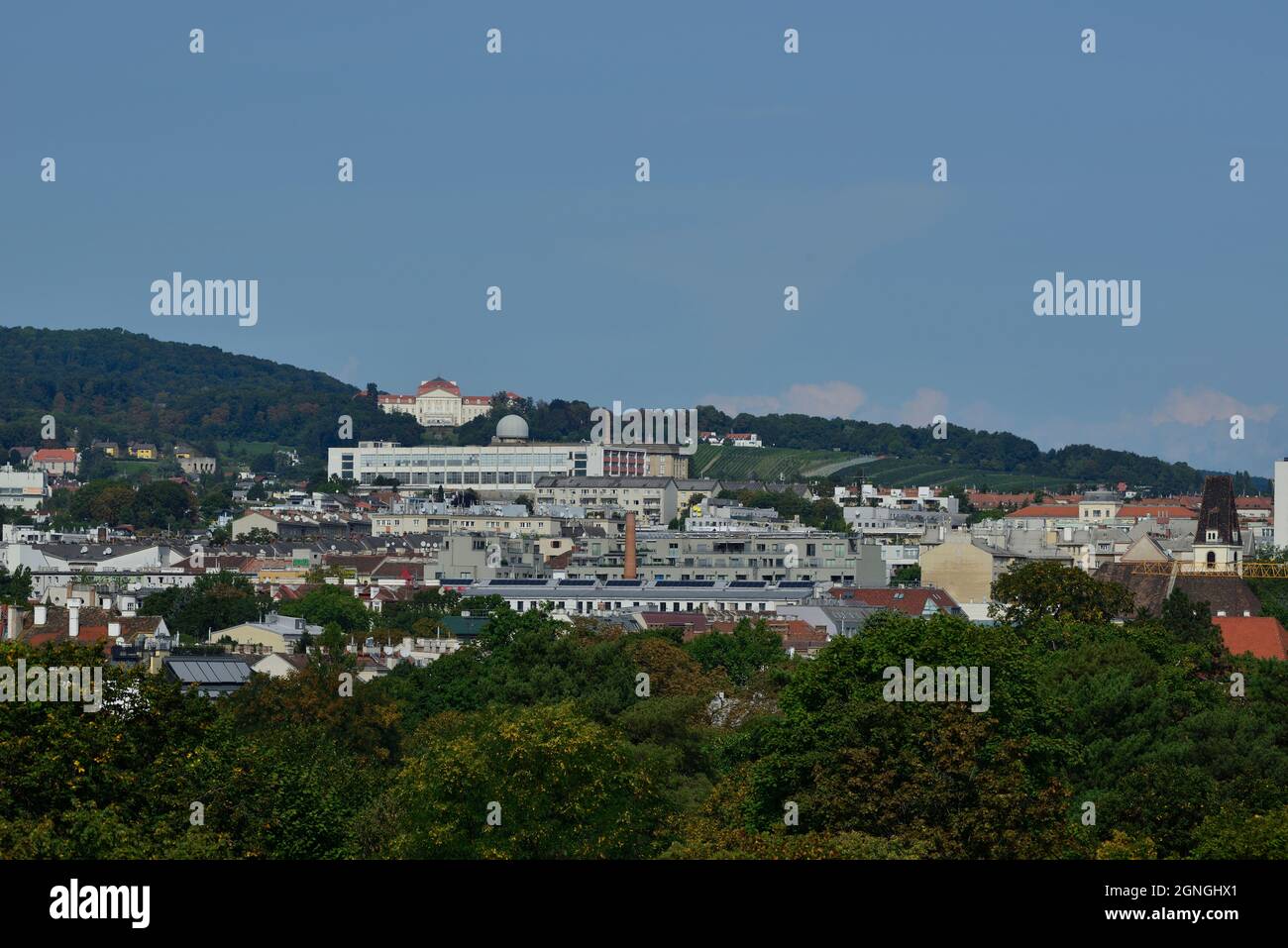 Wien, Österreich. Tiergarten Schönbrunn in Wien. Blick auf Wien vom Tiergarten Schönbrunn Stockfoto