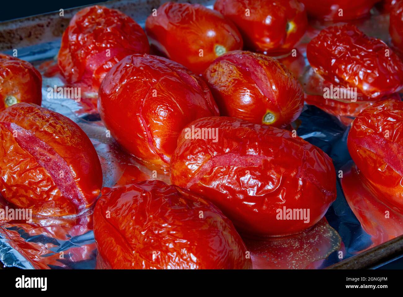 Geröstete Tomaten frisch aus dem Ofen Stockfoto