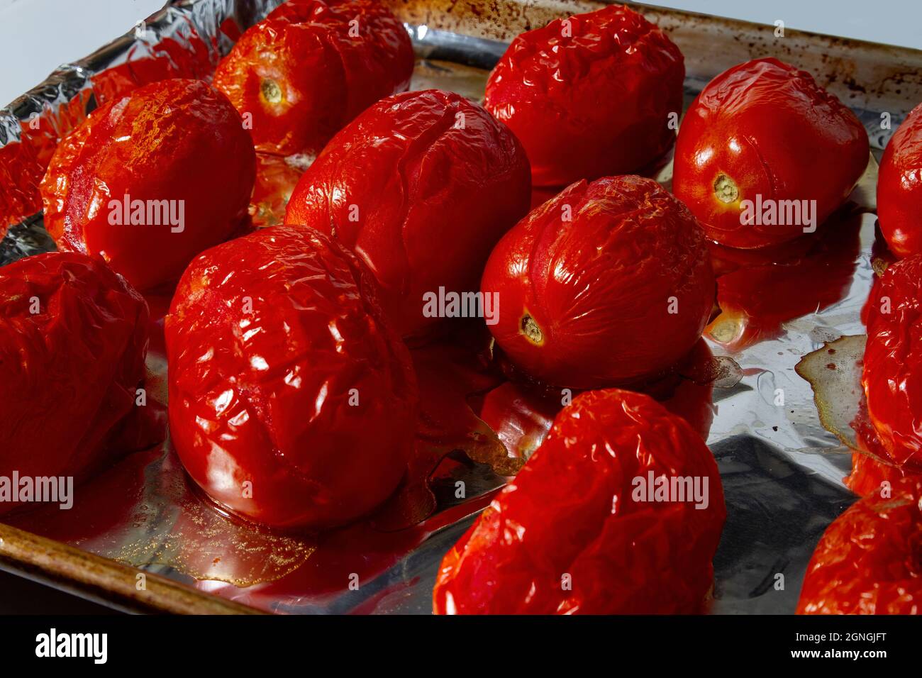 Geröstete Tomaten frisch aus dem Ofen Stockfoto