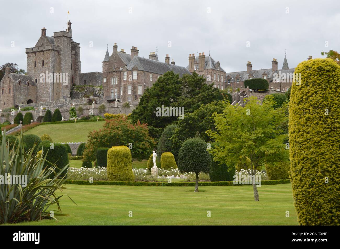 Die formalen Gärten von Drummond Castle in der Nähe von Crieff. Perthshire, Schottland, an einem warmen 31 August 2021 Stockfoto