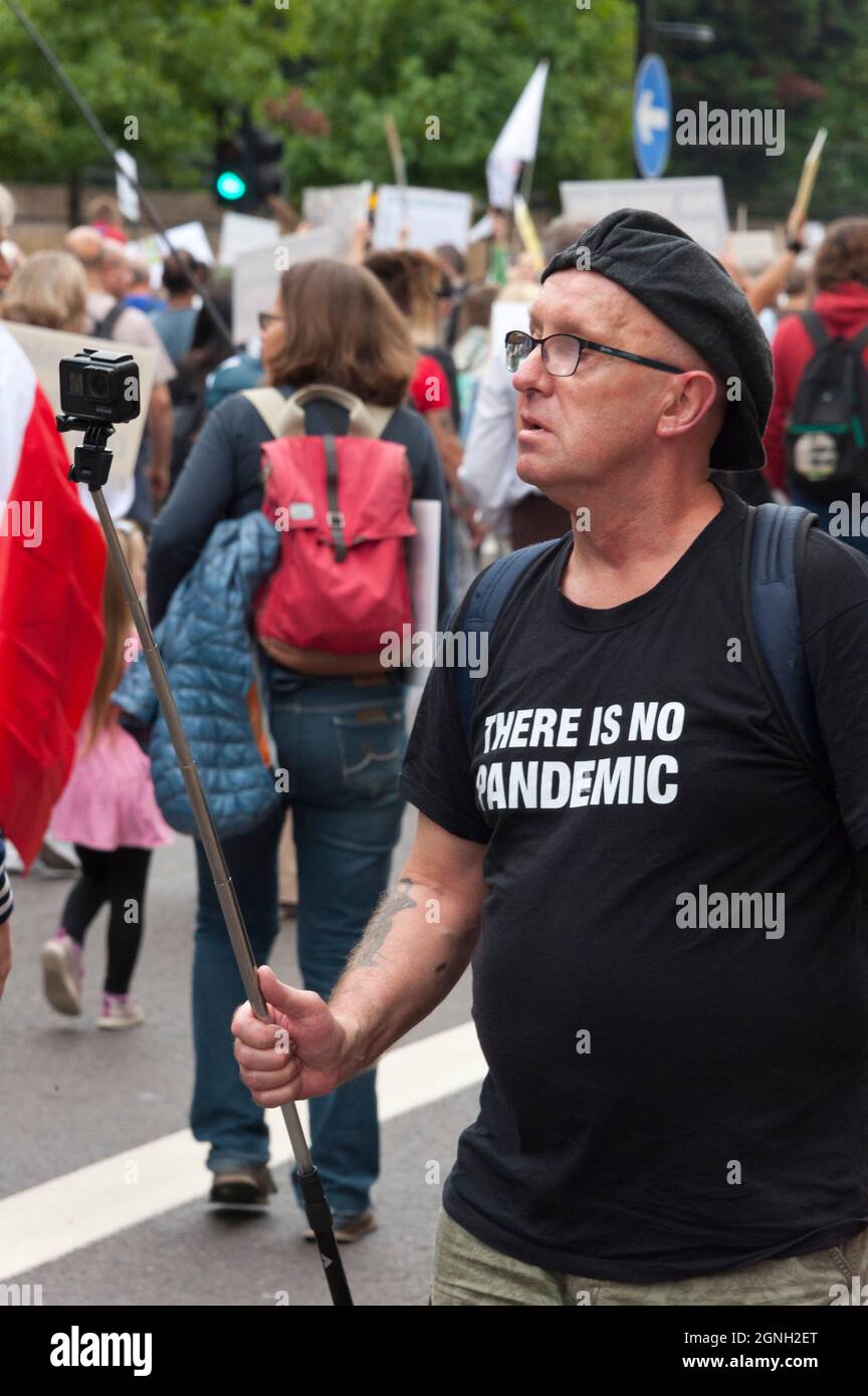 London, Großbritannien. September 2021. Hunderttausende von Befürwortern der Freiheit und der Demokratie versammeln sich im Zentrum von London zum Medical Freedom March, um die britische Regierung darauf aufmerksam zu machen, dass sie weder einem autoritären Kontrollstaat zustimmen noch den unverhältnismäßigen COVID-19-Maßnahmen, die im Rahmen des illegalen Coronavirus-Gesetzes 2020 eingeleitet wurden; Weder zu destruktiven Maßnahmen zur sozialen Distanzierung der Regierung noch zu erzwungenen, erzwungenen und verordneten Injektionen, die gegen den Nürnberger Kodex verstoßen, noch zu Verletzungen der Privatsphäre und der Freiheit durch das digitale Stasi-, Gestapo-Tracking- & Tracing-System. © Graham Stockfoto