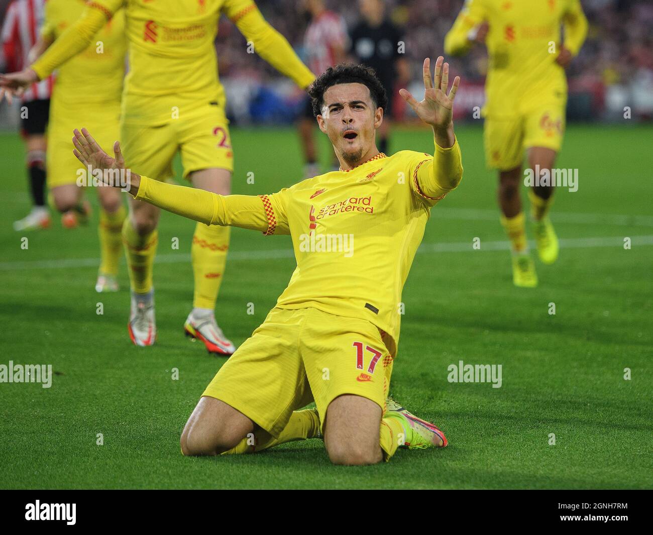 London, Großbritannien. September 2021. 25. September 2021 - Brentford gegen Liverpool - die Premier League der Liverpooler Curtis Jones feiert in der zweiten Halbzeit einen Torreigen. Bildnachweis: Kredit: Mark Pain/Alamy Live Nachrichten Stockfoto