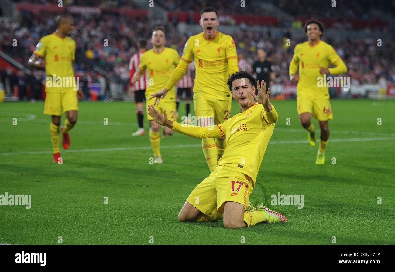 London, Großbritannien. September 2021. 25. September 2021 - Brentford gegen Liverpool - die Premier League der Liverpooler Curtis Jones feiert in der zweiten Halbzeit einen Torreigen. Bildnachweis: Kredit: Mark Pain/Alamy Live Nachrichten Stockfoto