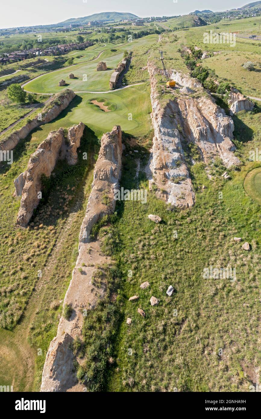 Golden, Colorado - Spuren von Dinosauriern und Spuren anderer Tiere und Pflanzen aus der späten Kreidezeit finden sich entlang des Triceratops Trai Stockfoto