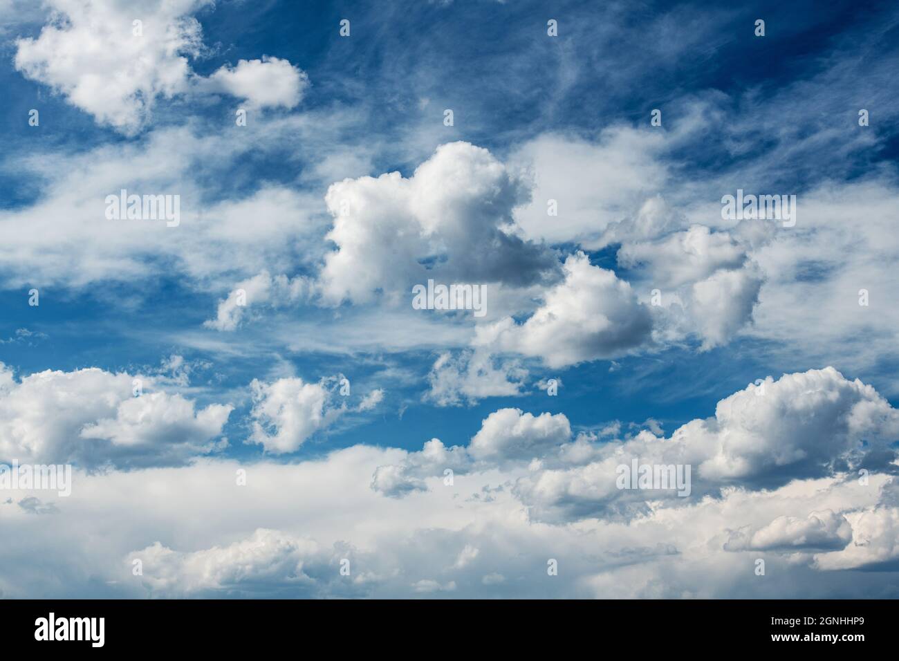 Sommer Wetter Fluffy Bewölkt Himmel Natur Hintergrund Stockfoto