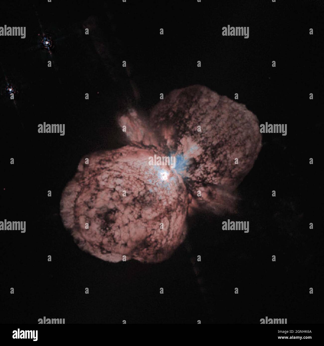 Der massive leuchtende Stern Eta Carina. Der Stern 100x die Masse und 5,000,000 mal die Leuchtkraft der Sonne. Die beiden Lappen sind als Homunkulusnebel bekannt und bestehen aus einer Masse, die in den 1840er Jahren bei einem Ausbruch ausgestoßen wurde. Der Stern wird schließlich als massive Typ IIa Supernova zusammenbrechen. . Bildquelle NASA/ESA Hubble Space Telescope Stockfoto