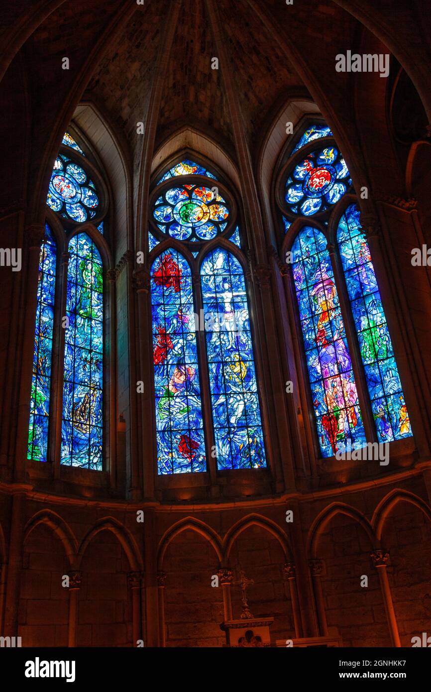 Die Kathedrale Notre-Dame aus dem 13. Jahrhundert, die während des Ersten Weltkriegs stark beschädigt, aber bewundernswert restauriert wurde, zählt zu den schönsten gotischen Kirchen Stockfoto