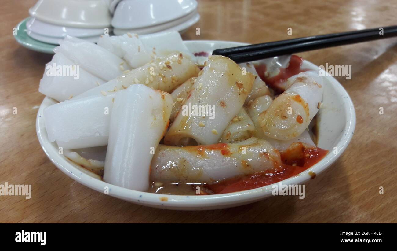 Reisrollen und andere Dim Sum auf einem Markt in Hongkong Stockfoto