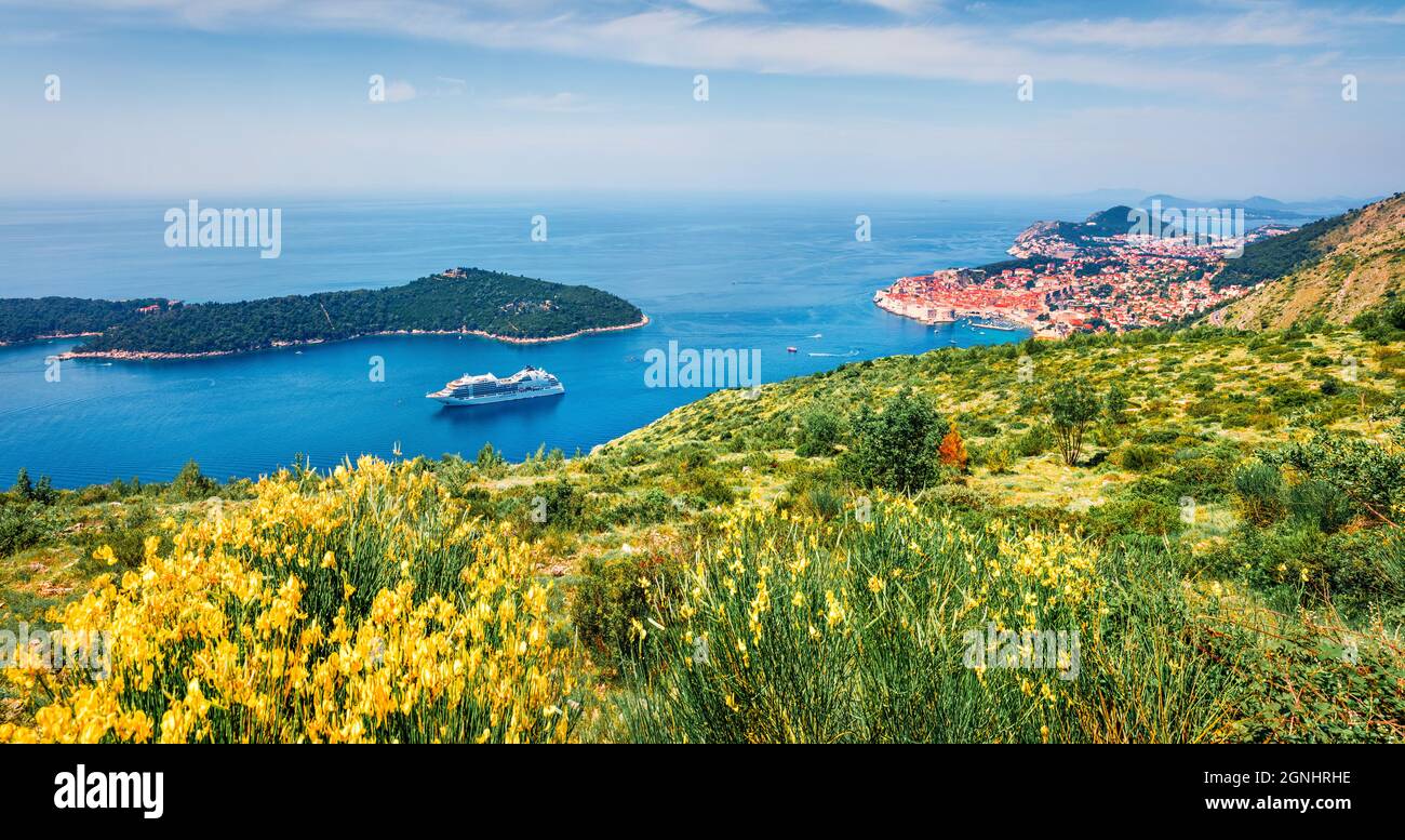 Panoramablick auf die Stadt Dubrovnik am Morgen. Wunderschöne Sommerszene von Kroatien, Europa. Schöne Welt der Mittelmeerländer. Reisekonzept BAC Stockfoto