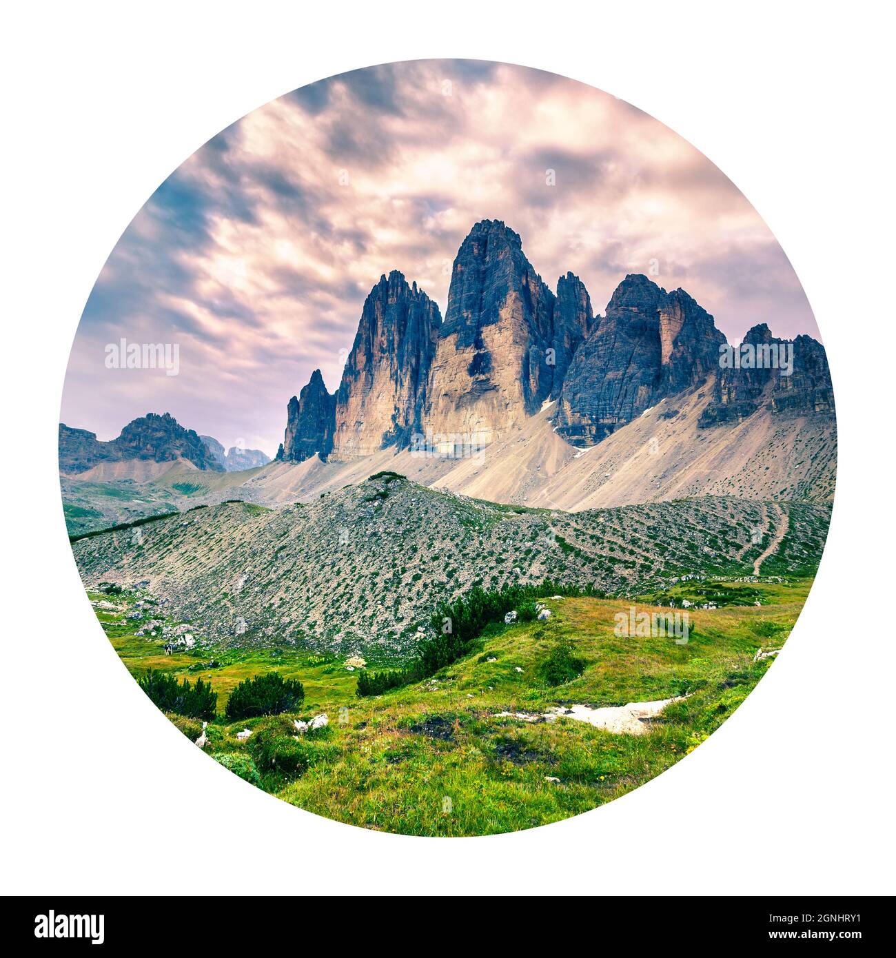 Runde Ikone der Natur mit Landschaft. Fantastischer Blick auf den Nationalpark Tre Cime di Lavaredo im Sommer. Große Morgenszene der Dolomiten, Italien, Europa. Stockfoto
