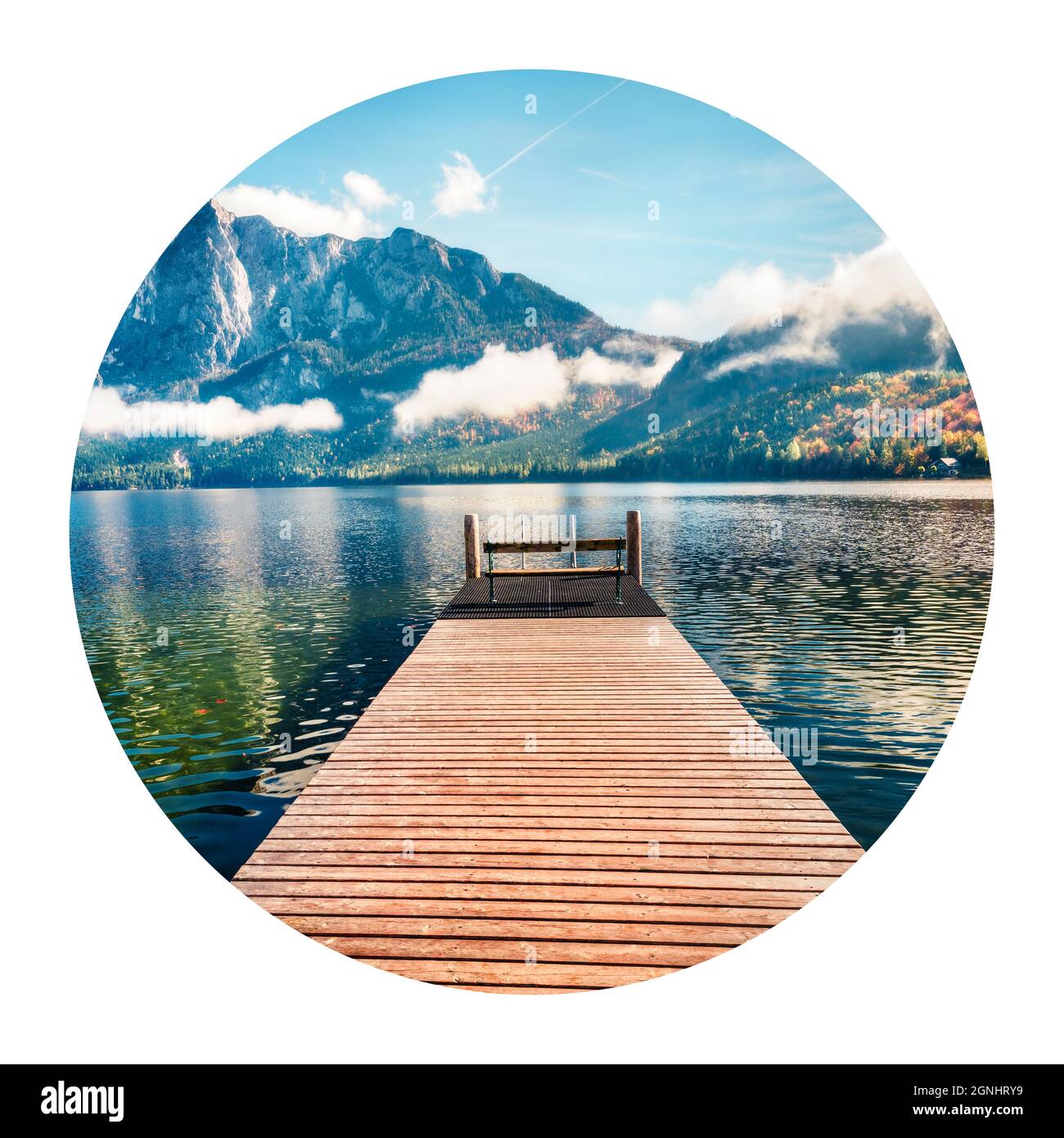 Runde Ikone der Natur mit Landschaft. Faszinierende Herbstszene des Altausseer Sees mit Triselwand-Gipfel im Hintergrund, Österreich, Europa. Fotografie Stockfoto