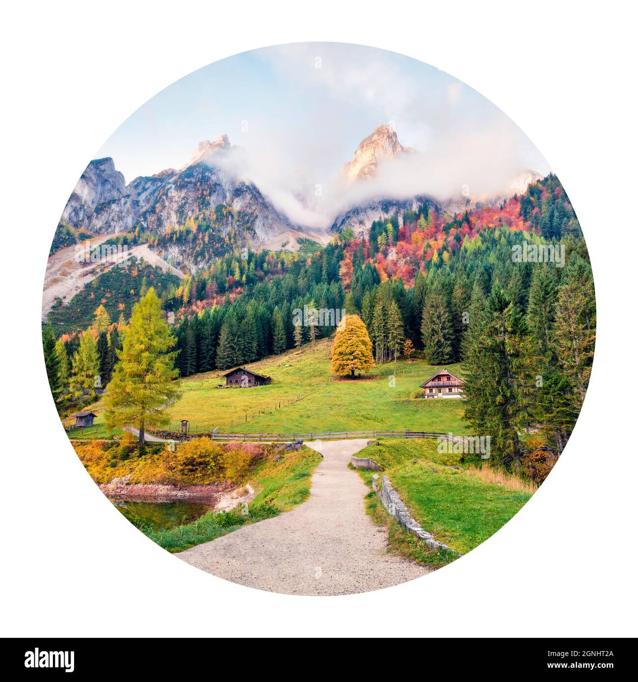 Runde Ikone der Natur mit Landschaft. Herrliche Herbstansicht der Daeumling-Bergkette, Gosau/Vorderer-Seenlachung, Oberösterreich, Europa. Photograp Stockfoto