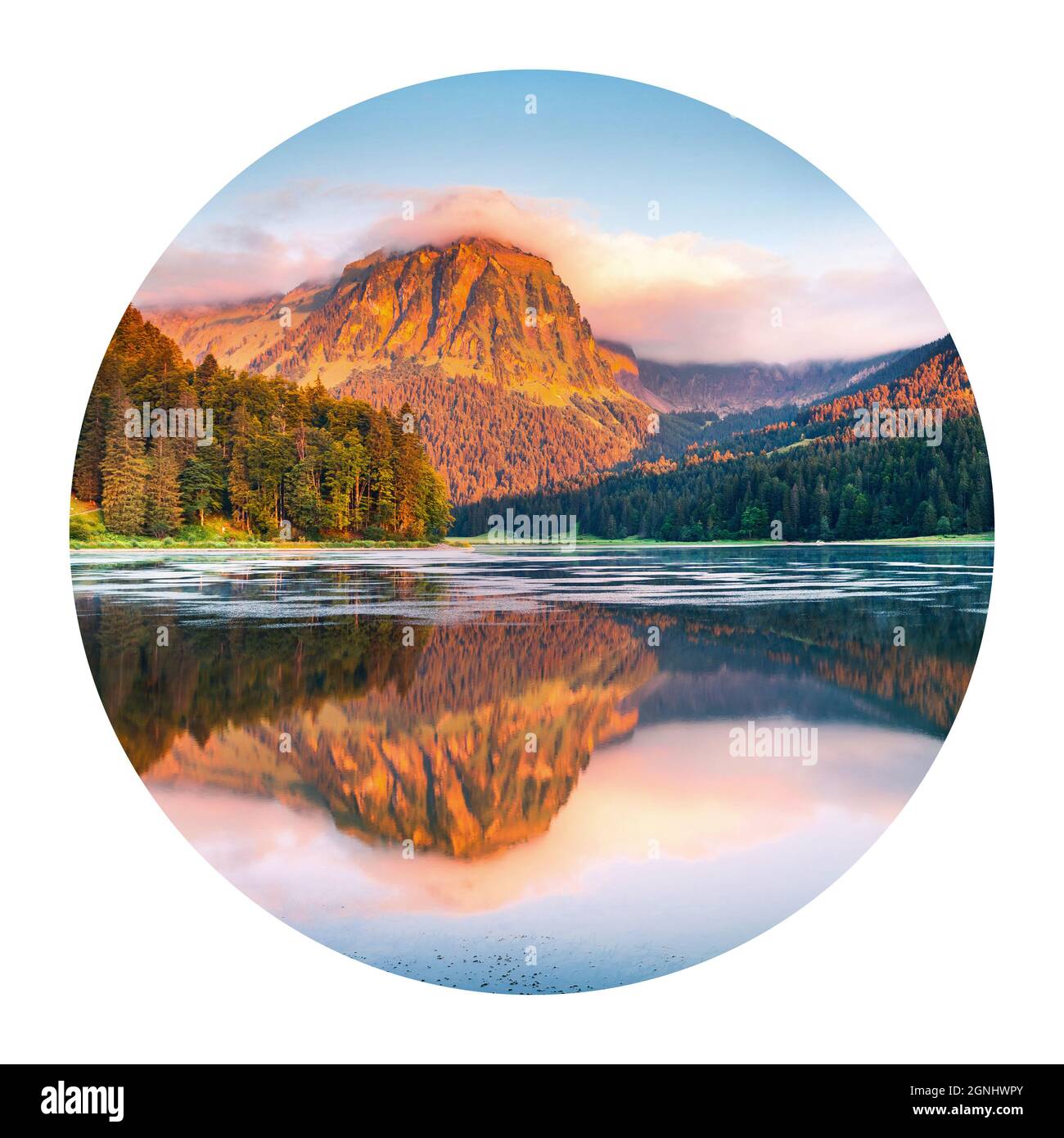 Runde Ikone der Natur mit Landschaft. Toller Sommerblick auf den Obersee. Farbenfrohe Morgenansicht in den Schweizer Alpen, Nafels Dorflage, Schweizl Stockfoto