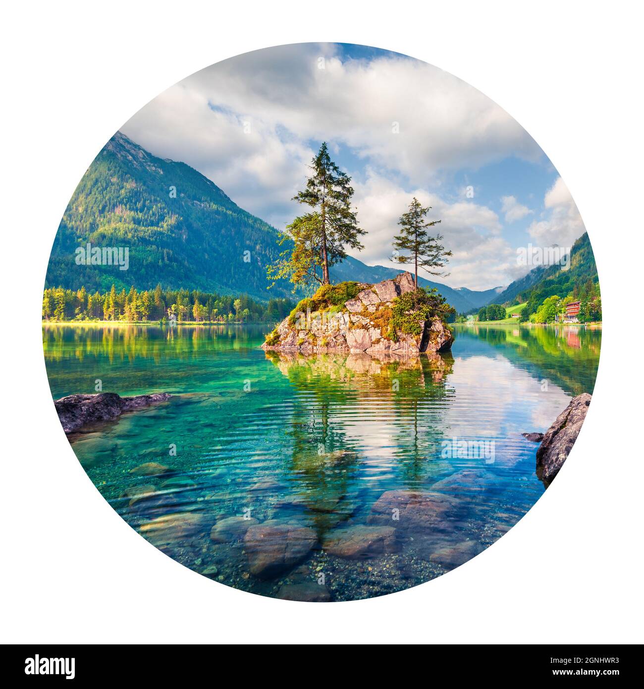 Runde Ikone der Natur mit Landschaft. Herrliche Sommerszene von Hintersee, Alpen, Österreich, Europa. Fotografie im Kreis. Stockfoto