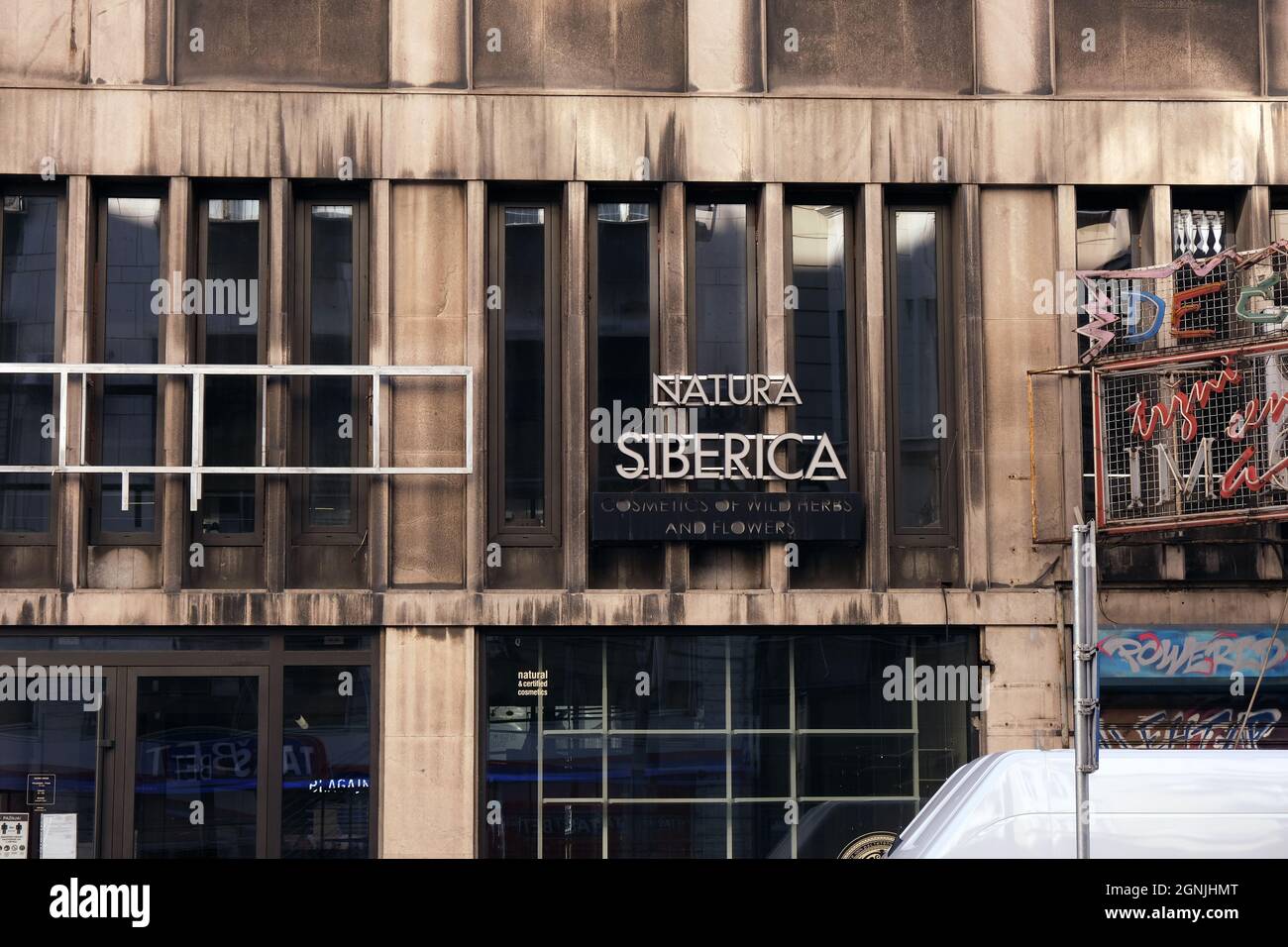 Serbien, Belgrad - 25. September 2021: Natura Siberica Geschäft geschlossen wegen Unternehmenskonflikten Stockfoto