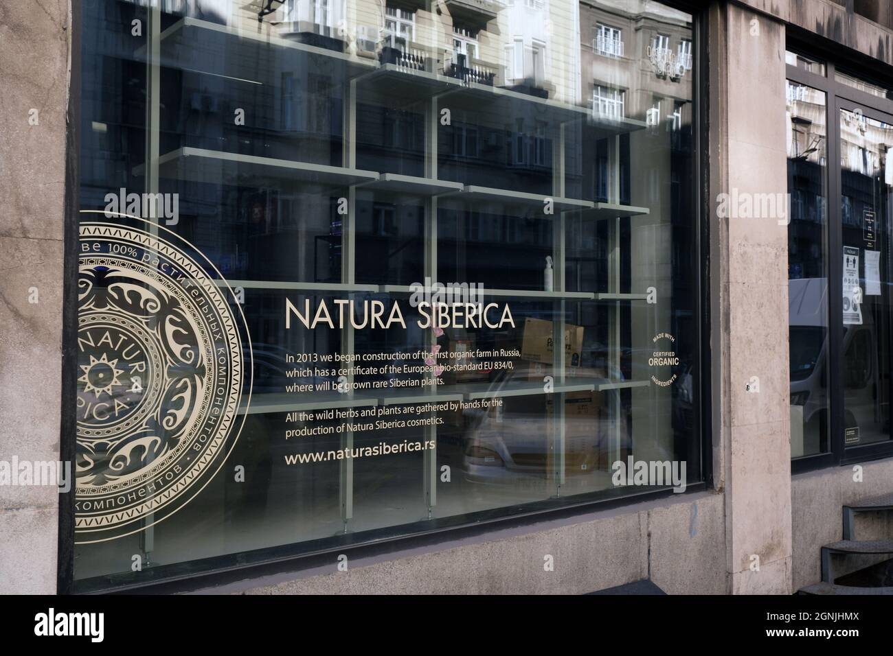 Serbien, Belgrad - 25. September 2021: Natura Siberica Geschäft geschlossen wegen Unternehmenskonflikten Stockfoto