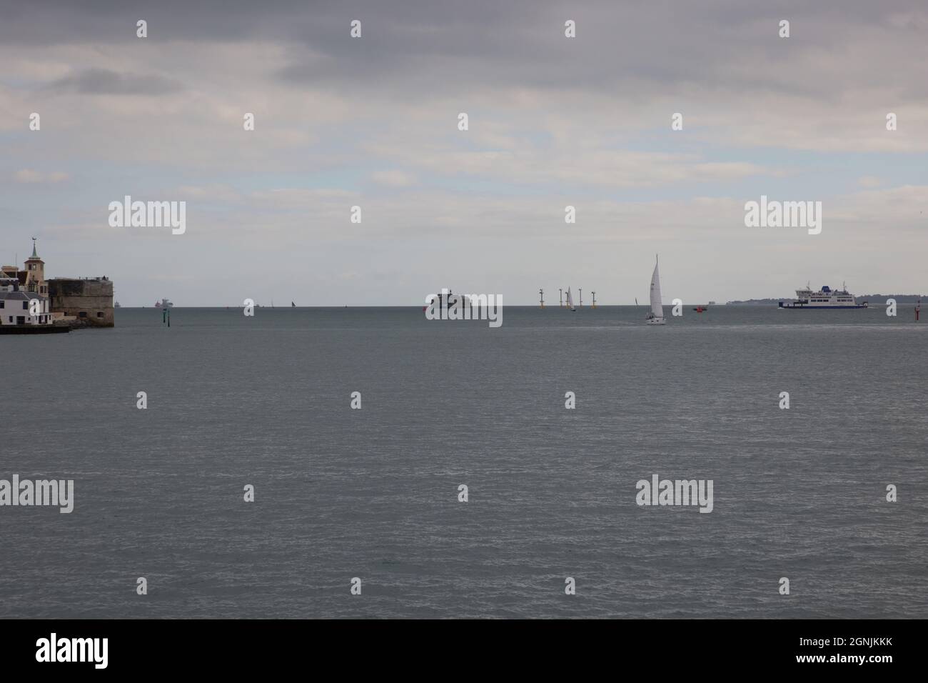 Blick auf den Eingang des Hafens von Portsmouth. Stockfoto