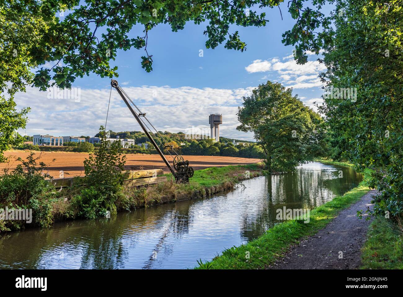 Daresbury Science Park Tower, ehemals Daresbury Nuclear Physics Laboratory, neben dem Bridgewater-Kanal in der Nähe von Warrington. Stockfoto