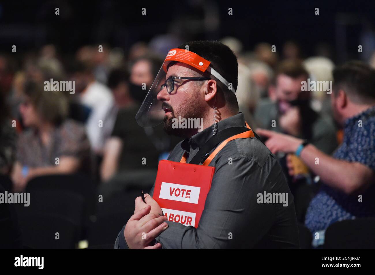 Brighton, Großbritannien. September 2021. Delegierte der Labour Party Konferenz, die im Brighton Center abgehalten wird : Credit Simon Dack/Alamy Live News Stockfoto