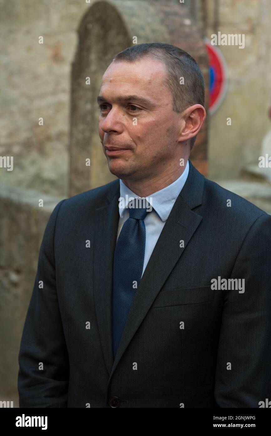 Barjols, Frankreich. September 2021. Olivier Dussopt, gesehen auf der Straße von Barjols.Olivier Dussopt, Minister für öffentliche Finanzen, besucht das Departement Var. Er kommt, um die Investitionen des Staates im Rahmen des Plans France Relance nach der Krise des Coronavirus eingerichtet validieren. (Bild: © Laurent Coust/SOPA Images via ZUMA Press Wire) Stockfoto