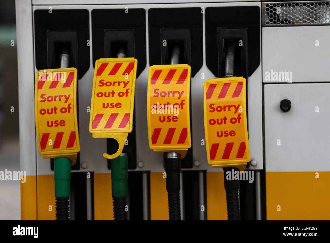 London, England, Großbritannien. September 2021. Eine leere Tankstelle, an der in Großbritannien aufgrund eines Fahrermangels kein Benzin mehr vorhanden war, wird in South London beobachtet. (Bild: © Tayfun Salci/ZUMA Press Wire) Stockfoto