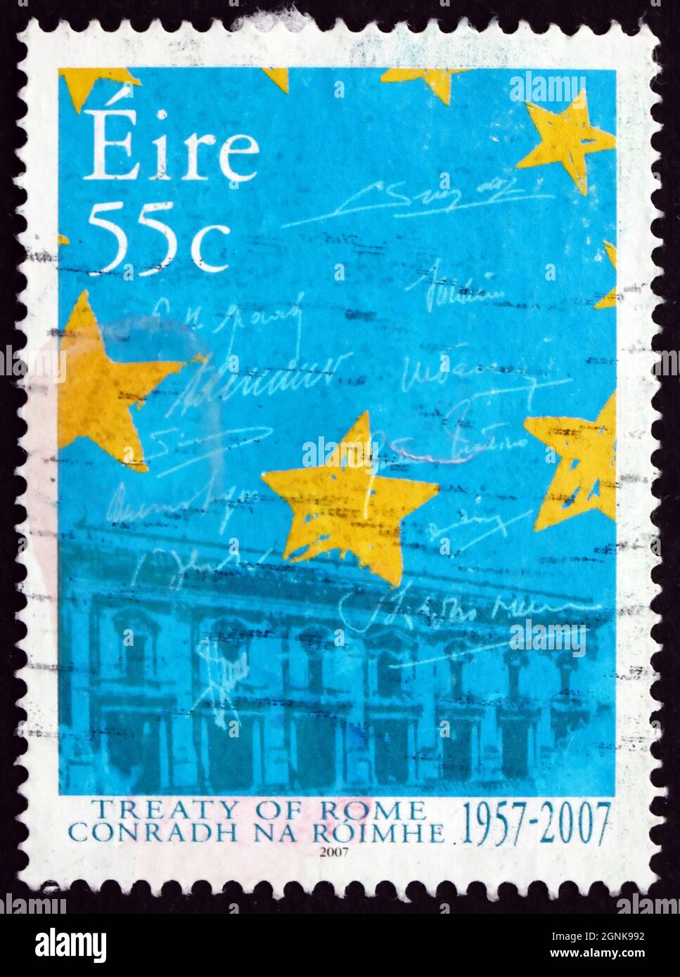 IRLAND - UM 2007: Eine in Irland gedruckte Marke, die dem Vertrag von Rom gewidmet ist, ist ein internationales Abkommen, das zur Gründung der EWG, 50., führte Stockfoto
