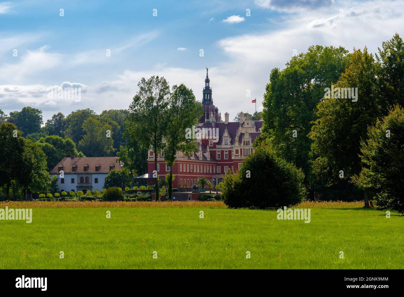 Bad Muskau an der polnischen Grenze, mit einem herrlichen Park und Schluss vom Fürst Pückler / Grenze zu Polen, Fürst Pückler Park mit Schloss Stockfoto