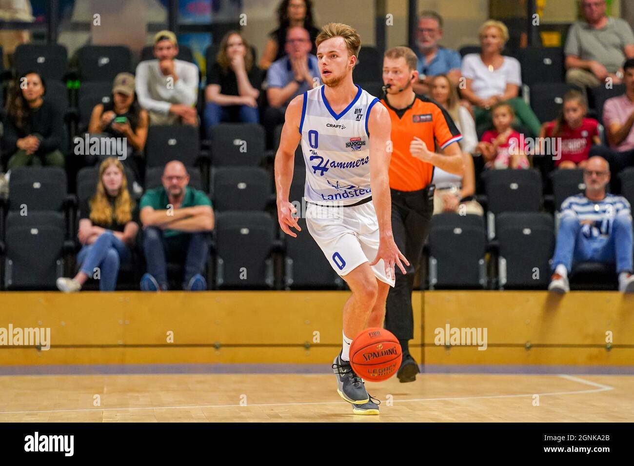 ZWOLLE, NIEDERLANDE - 26. SEPTEMBER: Bart van Schaik von Landstede Hammers Zwolle während des BNXT-Ligaspiels zwischen Landstede Hammers und Heroes Den Bosch am 26. September 2021 im Landstede Sportcentrum in Zwolle, Niederlande (Foto: Andre Weening/Orange Picles) Stockfoto