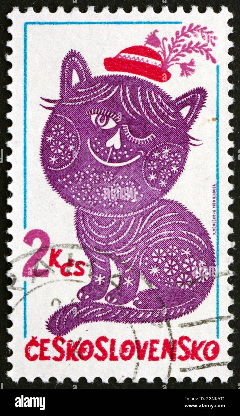 TSCHECHOSLOWAKEI - UM 1980: Eine in der Tschechoslowakei gedruckte Briefmarke zeigt Dandy und Posy, volkstümliche Charakterstickerei, um 1980 Stockfoto